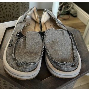 Sanuk, men's slip-ons size 10
